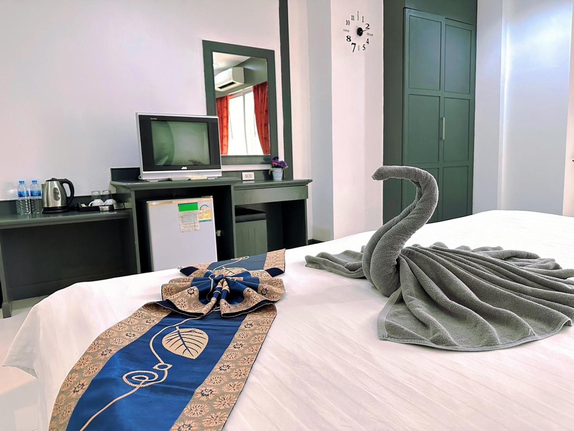 Hotel Baya Phuket Patong الغرفة الصورة