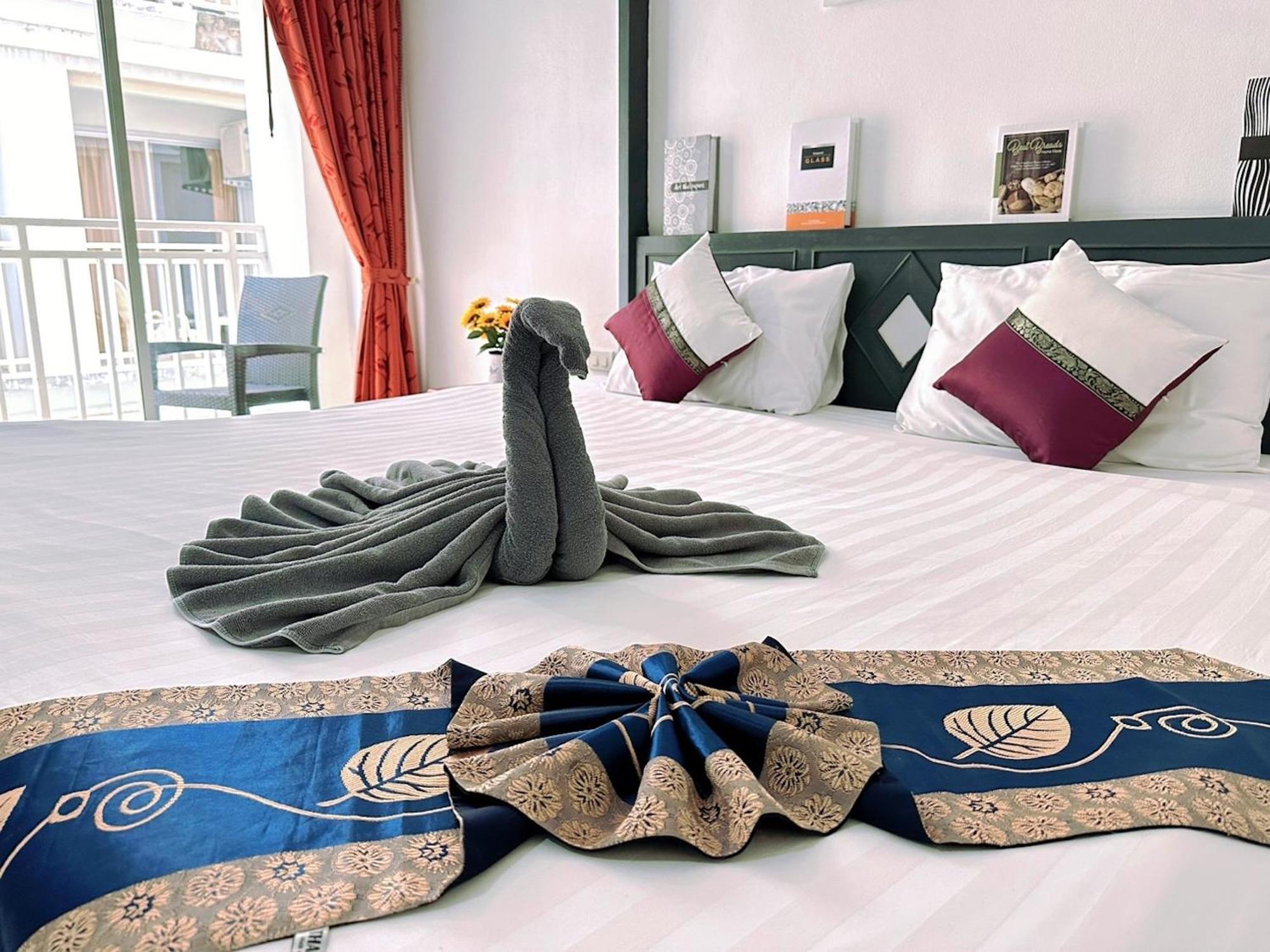 Hotel Baya Phuket Patong الغرفة الصورة